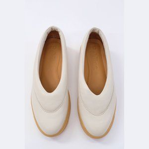 NIB Beklina Margo Off-White Sneaker Never Worn Size 9 (FITS LIKE 8 OR 8.5 !)